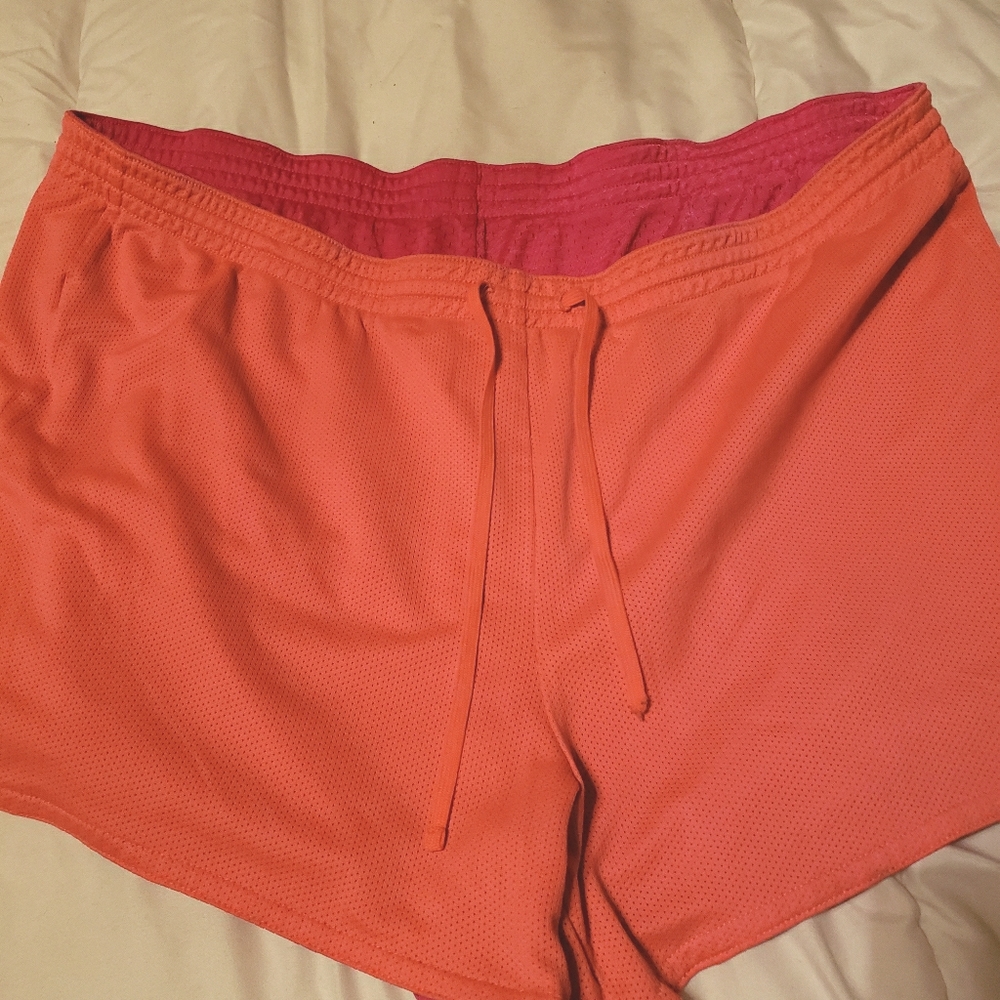 Reversible workout shorts. Corral/pink